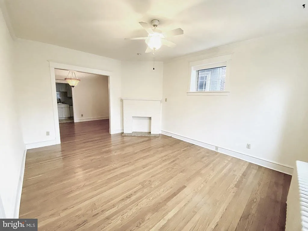 2 bed, 1.0 bath, 1195 sqft, $1,995 — Photo 3