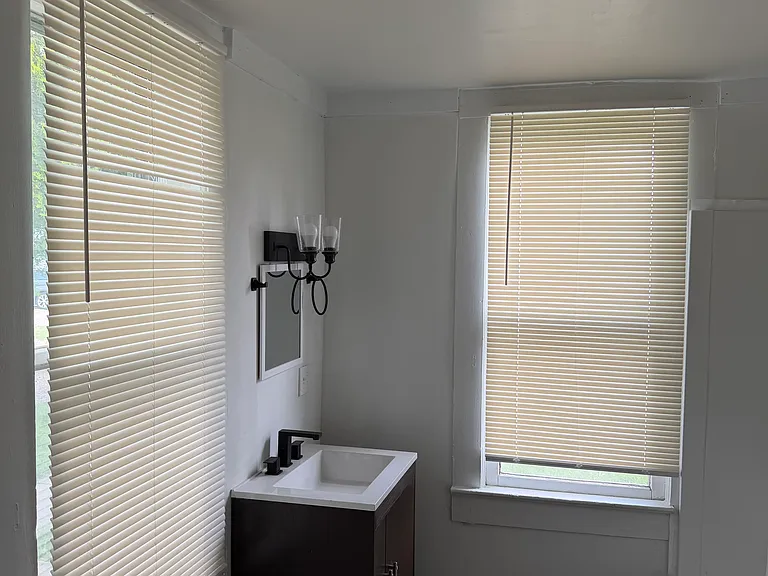 422 E Madison St #1E — Photo 3