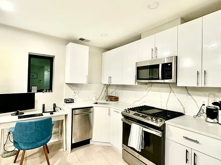 2556 University Pl NW #301 — Photo 5
