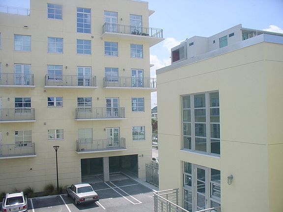 5th image of 1212 E Whiting St Unit C