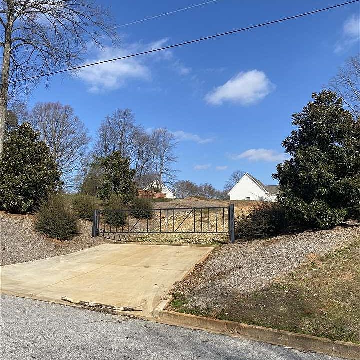 2nd image of 00 Mount Vernon Cir