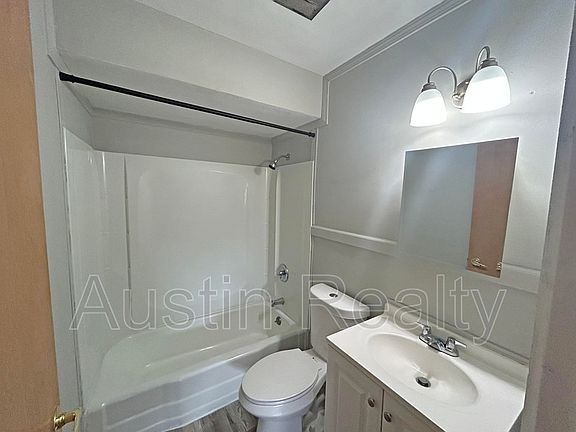 4th image of 2727 Hampton Ave APT 304