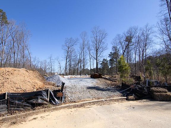 4th image of 42 Five Oaks Ln