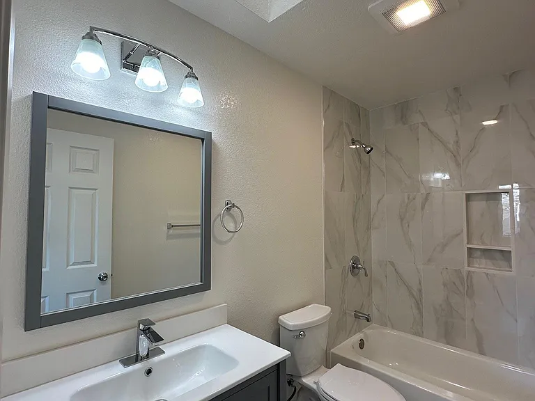 570 Dean St — Photo 8