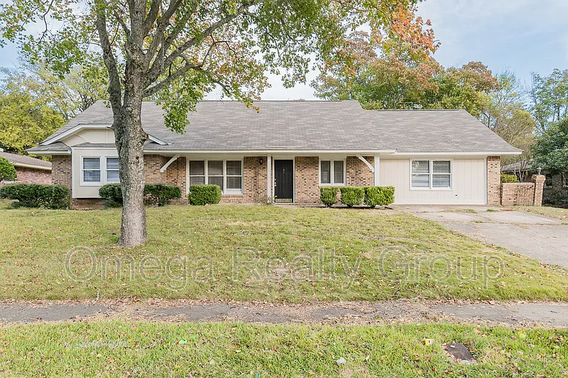 2061 Green Acres Dr