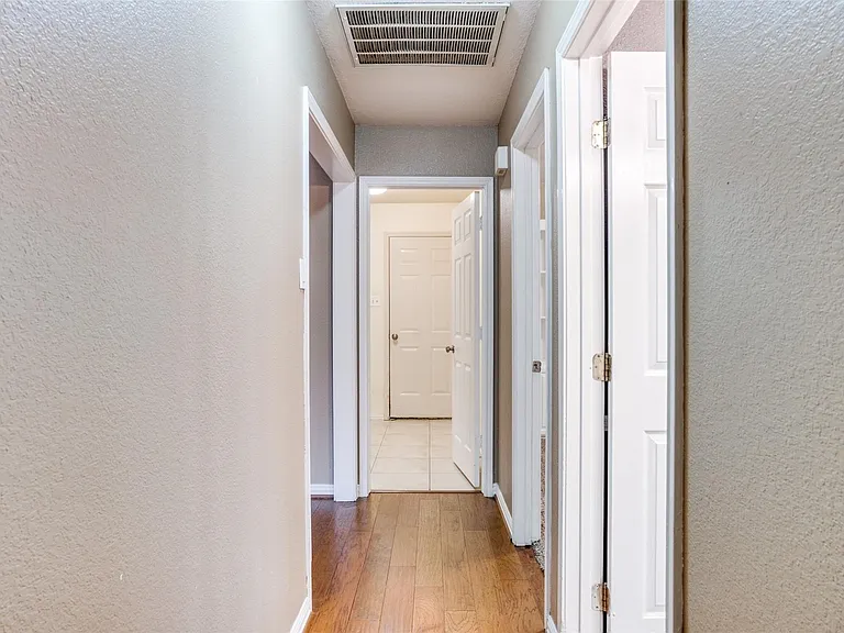 349 College St S — Photo 16