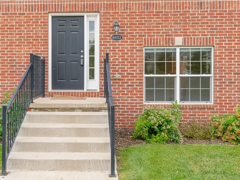 6909 Daniel Defoe Dr — Photo 20