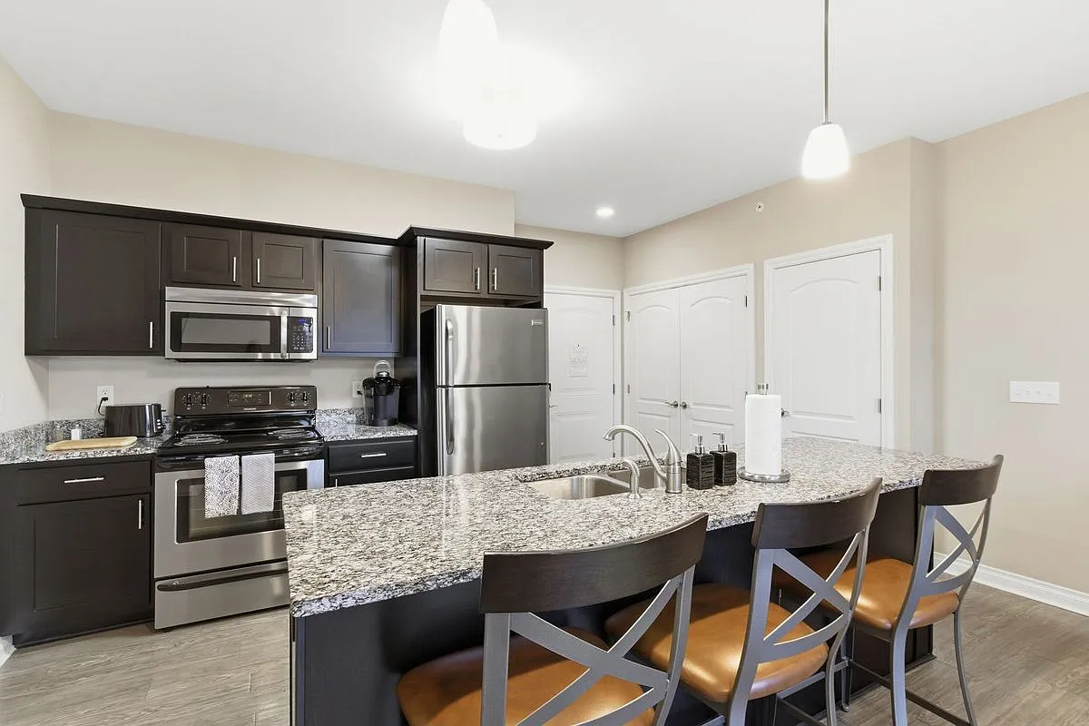 2 bed, 2.0 bath, 960 sqft, $1,647 — Photo 1