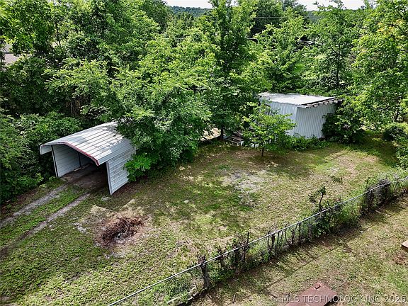 3rd image of 105 Oak Dr