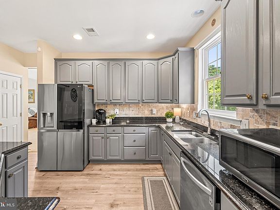 2nd image of 10352 Whittier Ct