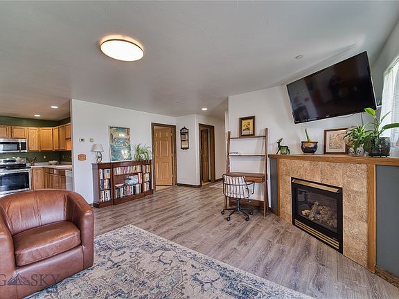 3rd image of 81 N Shore Dr APT 2