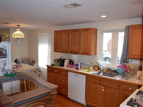 5th image of 14 Pine St