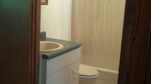 4th image of 2542 Sanford Ave