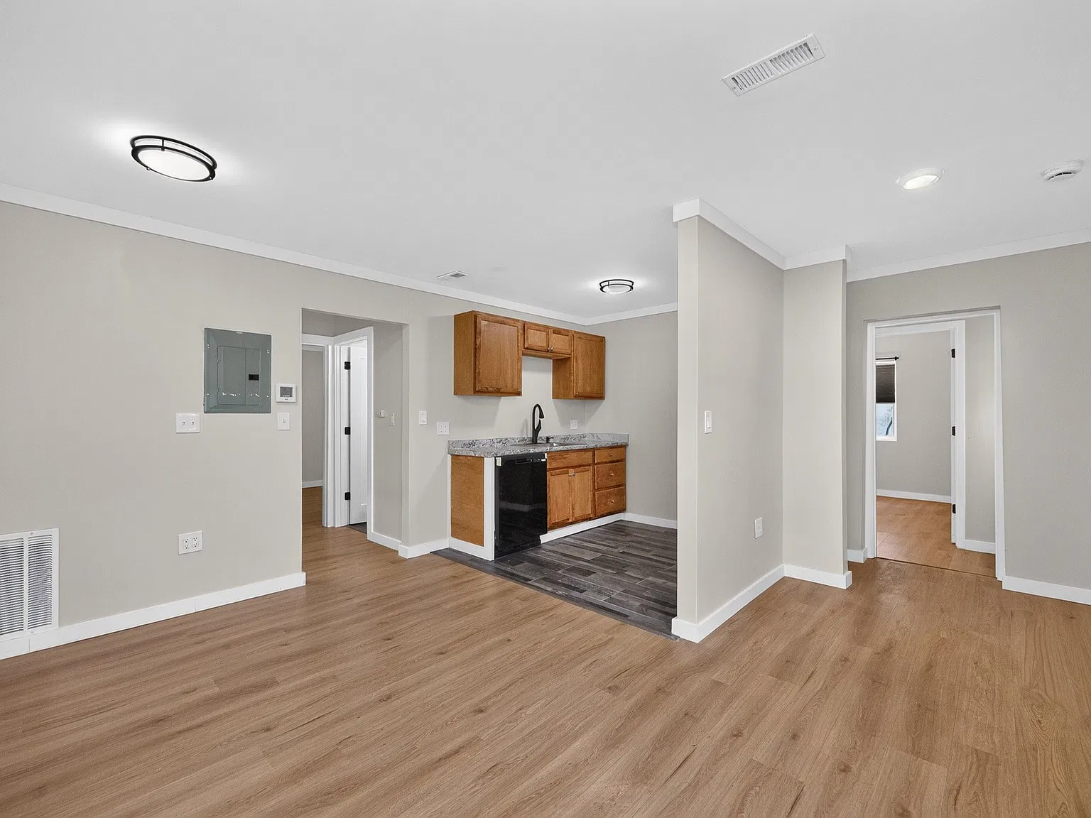 3 bed, 800 sqft, $2,000 — Photo 4