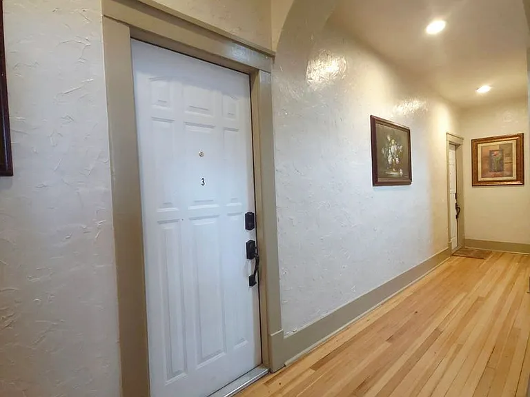 1000 Carteret Ave #3 — Photo 2