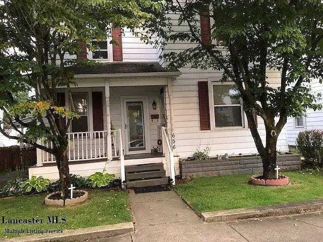 656 E Chestnut St photo 1