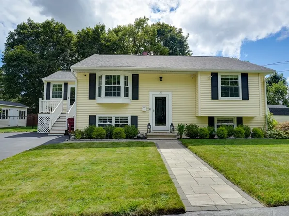 35 Claudine Dr, Lowell, MA 01852