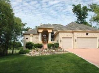 28693 N Champions Ct, Mundelein, IL 60060
