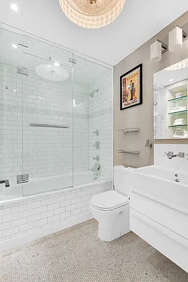 Sold by R New York | media 9