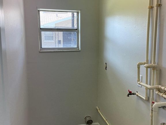 5th image of 217 Lenox St #217