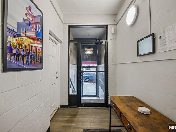 4th image of 209-211 48th St