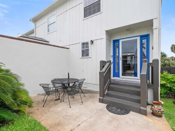 1682 Via Deluna Dr, Pensacola Beach, FL 32561