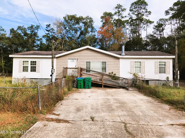 4054 Ocean St, Bay Saint Louis, MS 39520