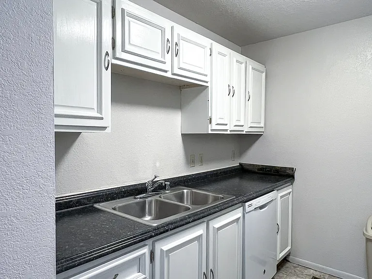 4731 Mills Dr — Photo 6