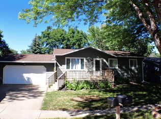 6600 W Cheyenne Dr, Sioux Falls, SD 57106