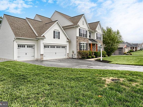 3rd image of 200 Stone Arch Dr