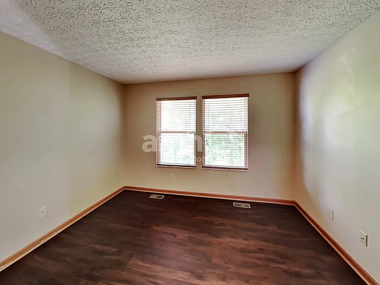 206 Aaron Ct — Photo 12