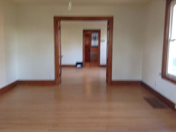 4th image of 108 W 11th St