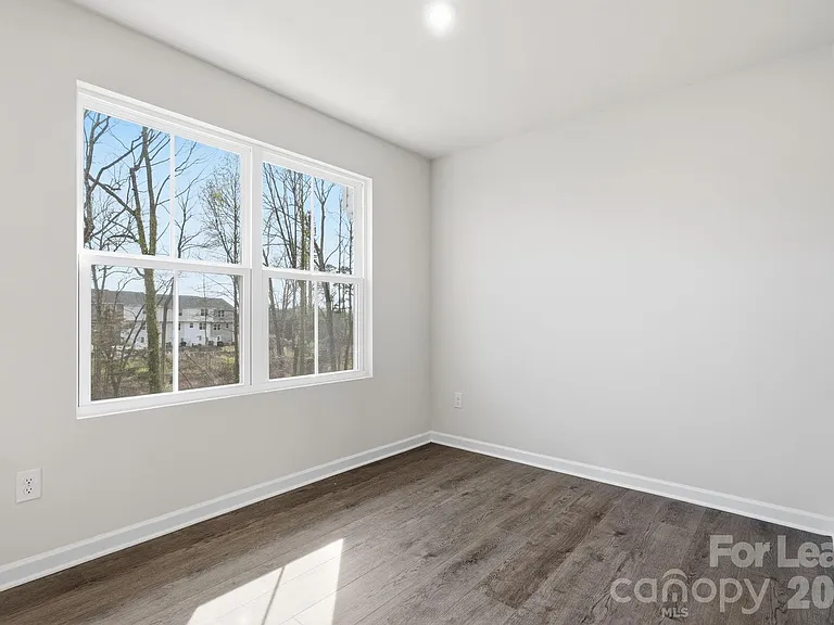 7024 Capstan Ter — Photo 19