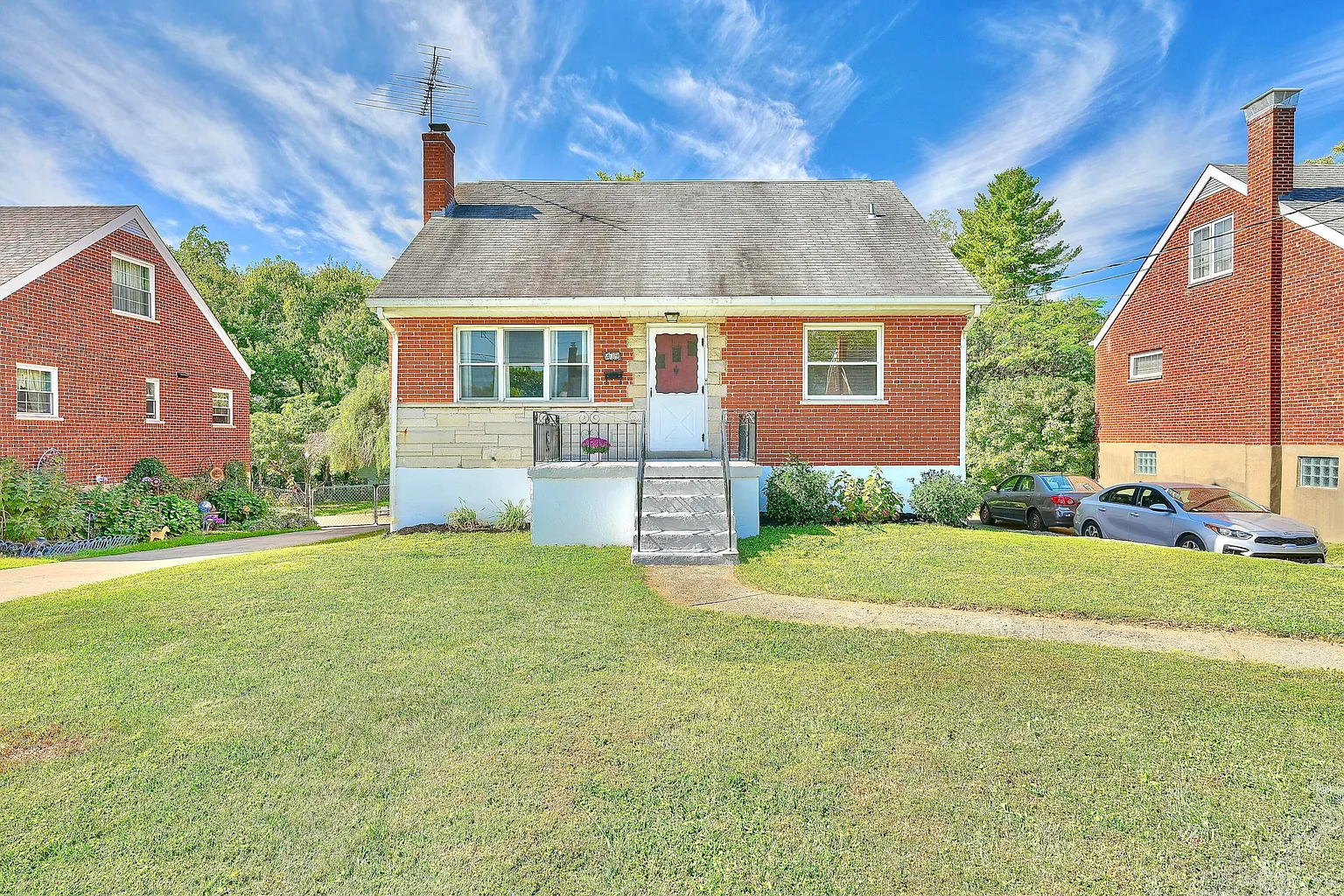 439 Swan Cir photo 1