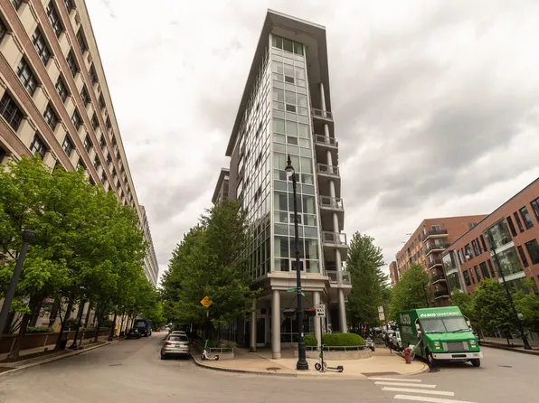 845 N Kingsbury St Unit 704, Chicago, IL 60610