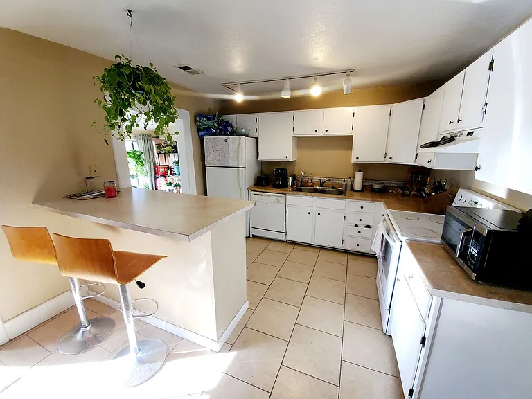 1730 W Mulberry St — Photo 25