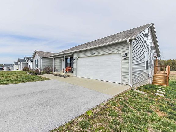 5th image of 1369 Winnipeg Way