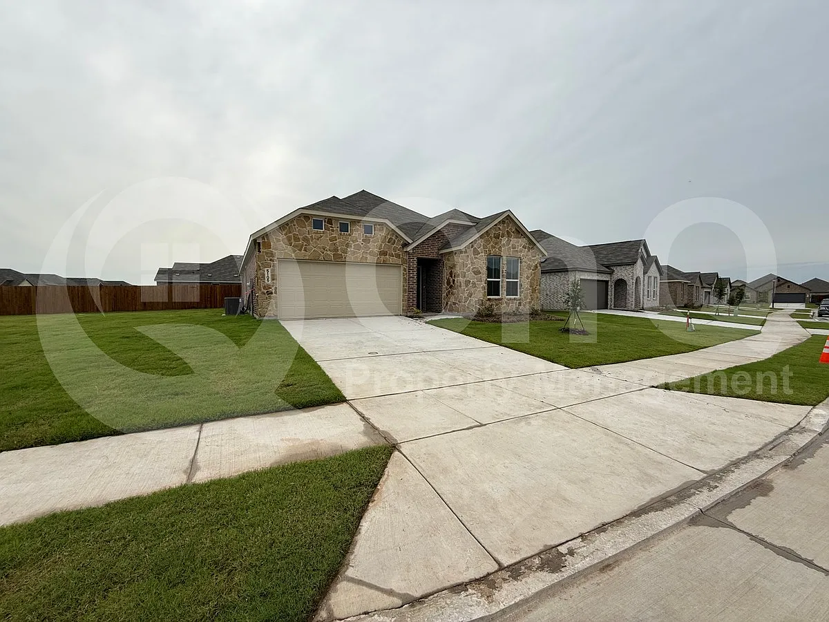 4 bed, 2.0 bath, 2062 sqft, $2,249 — Photo 1