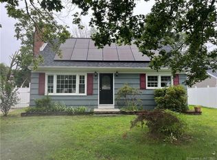 6 Pond Dr, North Stonington, CT 06359
