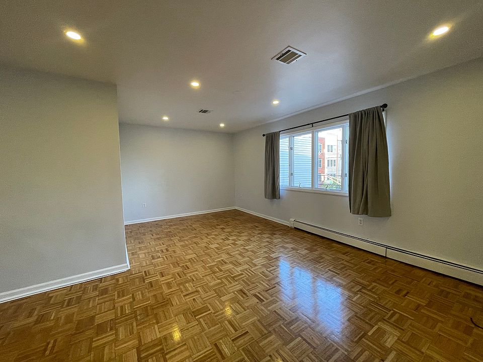 Spacious living room