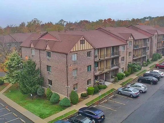 2nd image of 20 Donna Ct