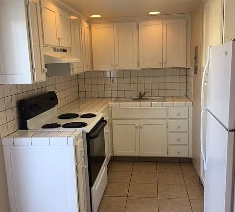 4th image of 195 Nob Hill Ter APT 3
