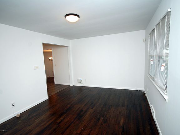 5th image of 215 Bonnie Ave