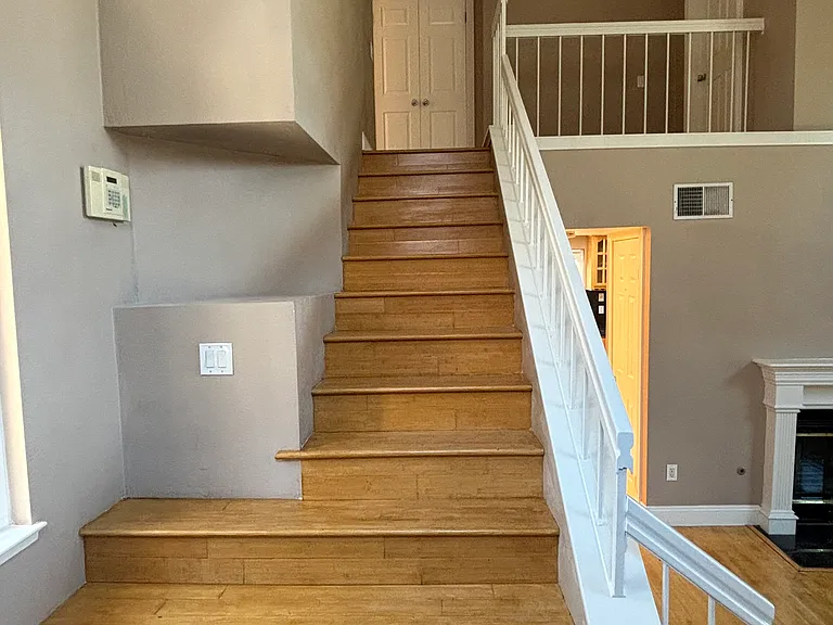 1049 Burnham Dr — Photo 17