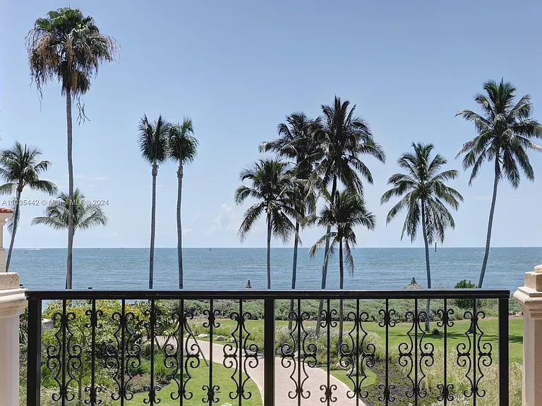 19223 Fisher Island Dr #19223 — Photo 34
