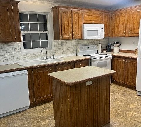 2nd image of 4188 Sunset Dr