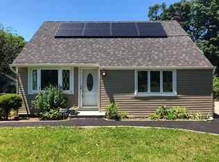 76 Earl St, Deer Park, NY 11729