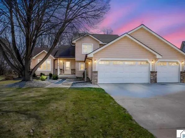 820 Menk Dr, Saint Peter, MN 56082