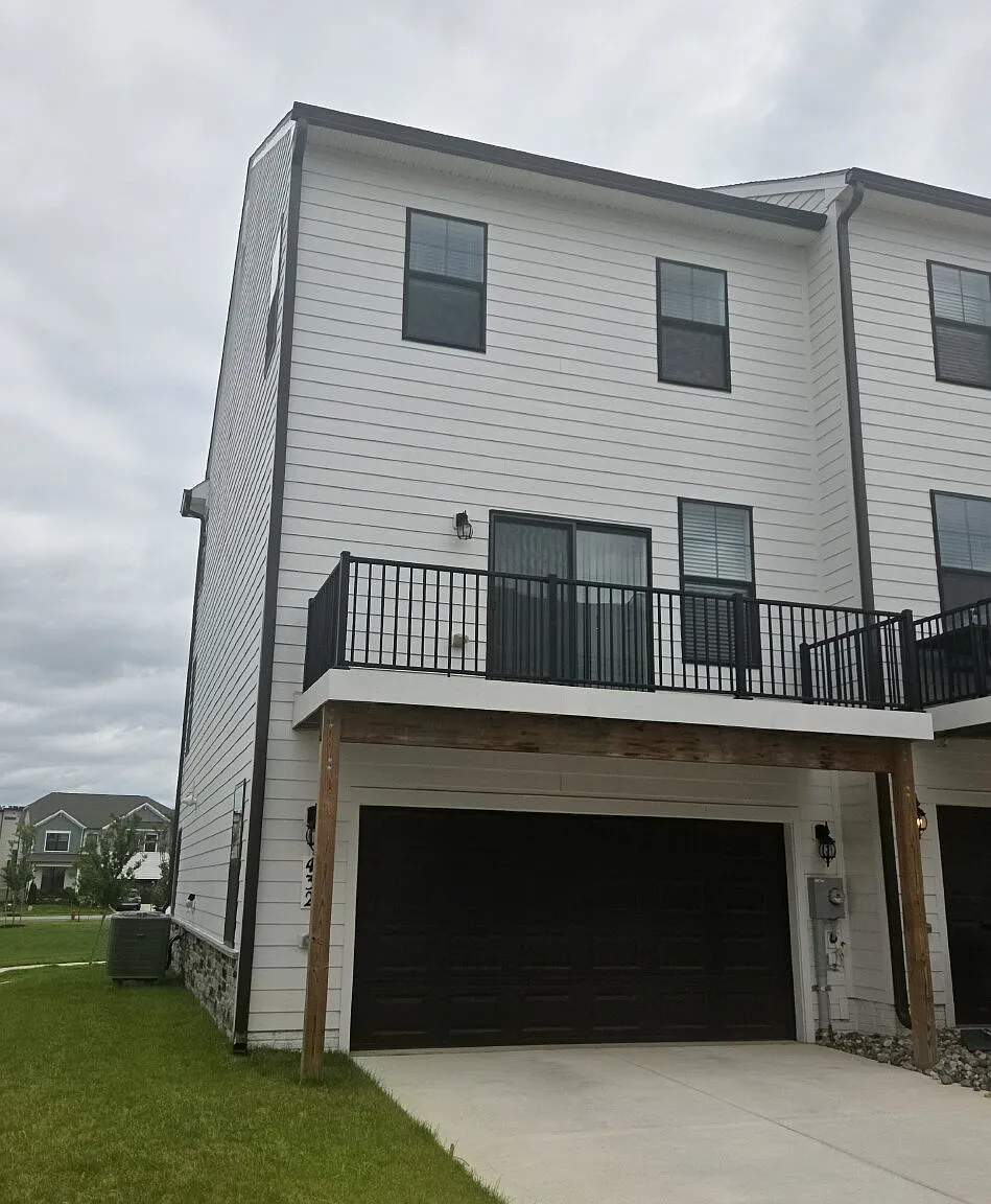 4 bed, 3.5 bath, 2088 sqft, $3,150 — Photo 3