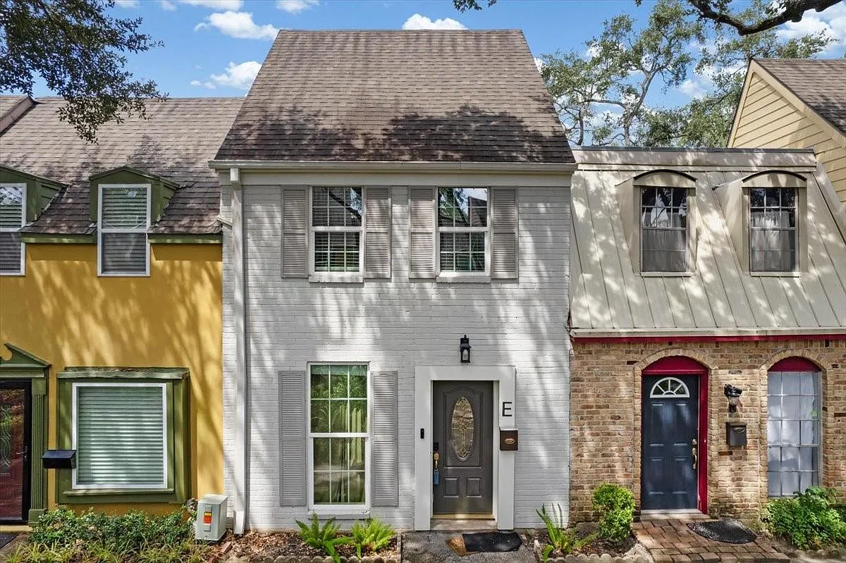 2 bed, 1.5 bath, 1230 sqft, $1,900 — Photo 3